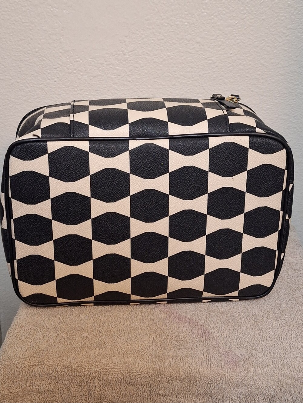 Kate Spade Cosmetic Case Black And White Bow Style - Picture 8 of 15
